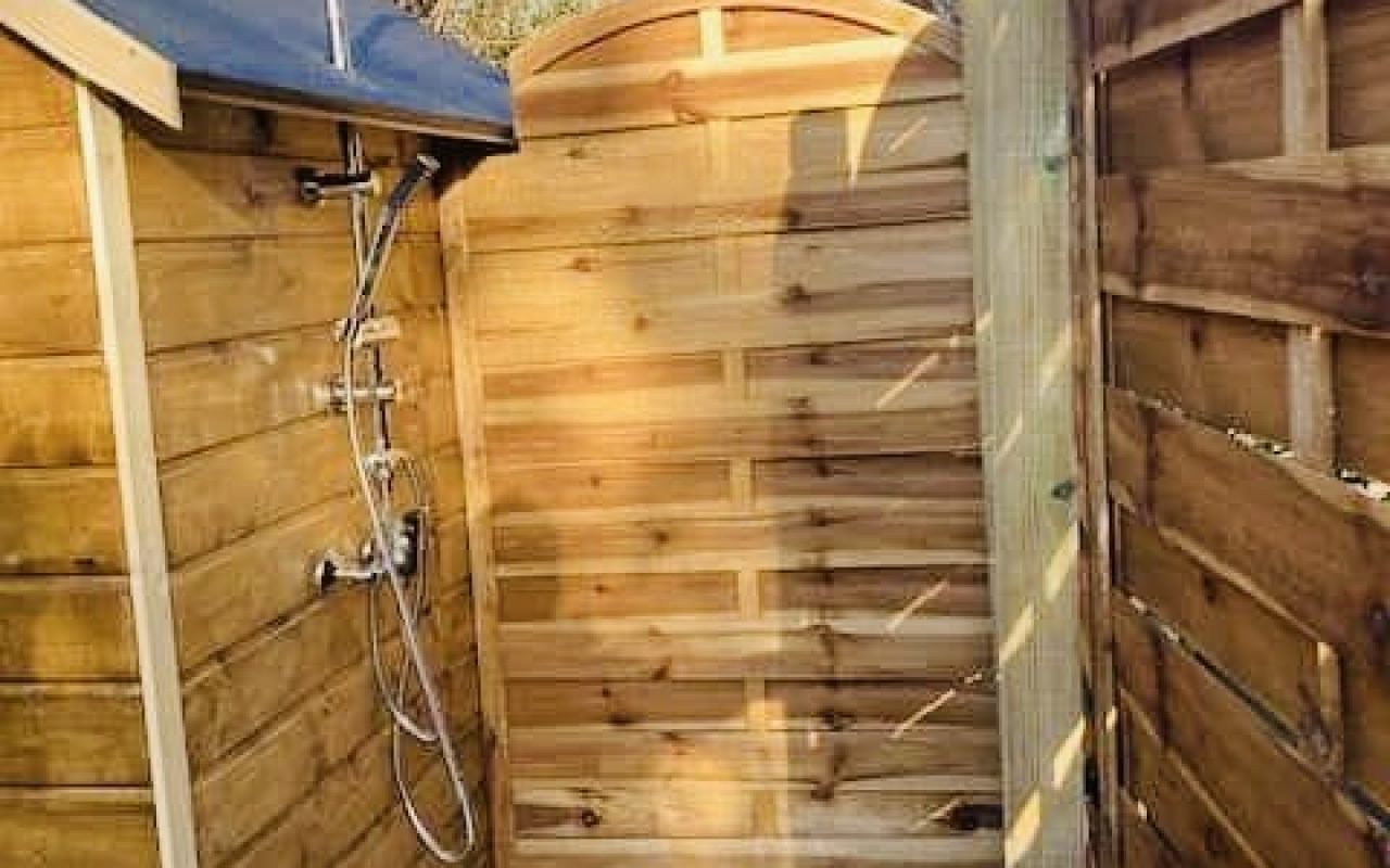 douche dehors.jpg